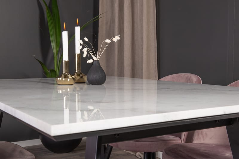 Estelle Matgrupp 140 cm Rektangulär med 4 Velvet stolar - Svart - Products - Möbler - Bord & matgrupp - Matgrupp