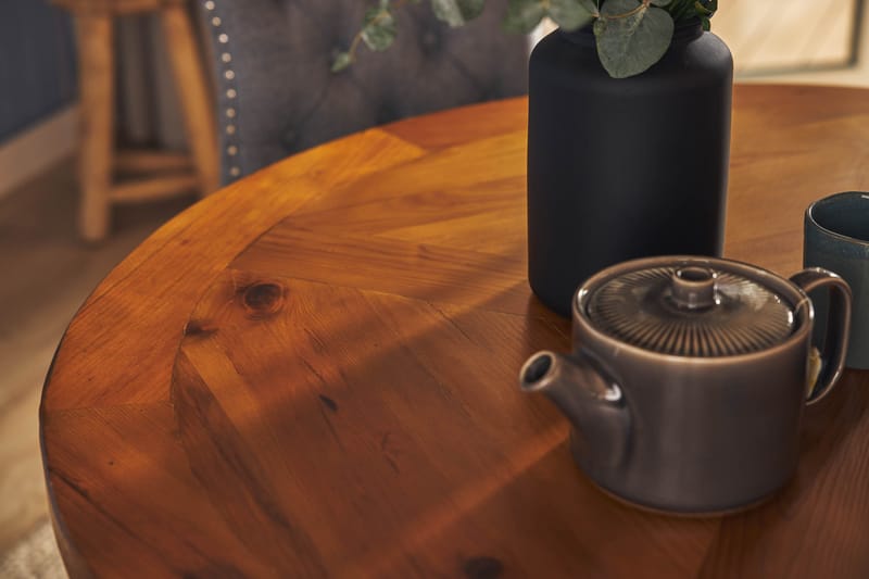 Lyon Matgrupp 120 cm Rund inkl 4 Bergviken Stolar - Brun/Vit - Products - Möbler - Bord & matgrupp - Matgrupp