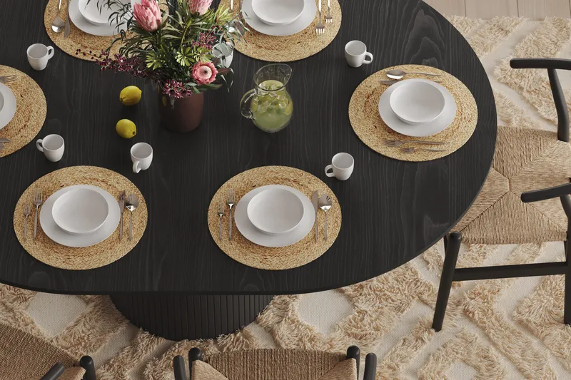 Kopparbo Runt Matbord 130 cm Förlängningsbar med illäggsskiva - Svart Trä / Ribbad - Products - Möbler - Bord & matgrupp - Matbord & köksbord