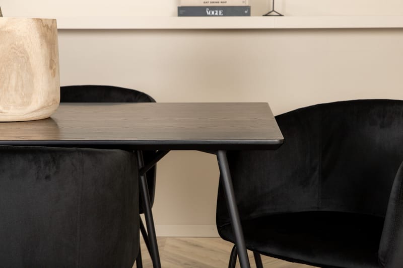 Petra Matgrupp 190 cm Rektangulär med 6 Berit stolar - Svart - Products - Möbler - Bord & matgrupp - Matgrupp