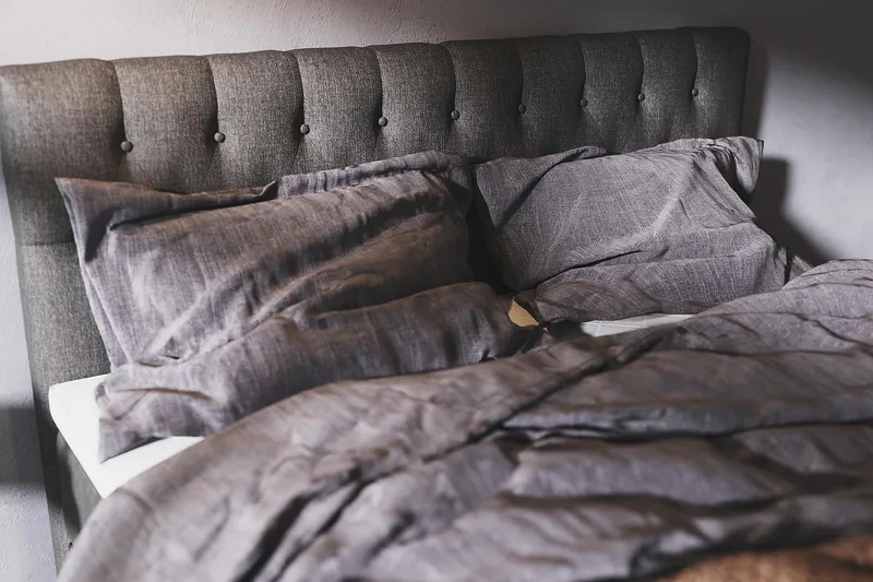 Boxy Box Bed 160x200 cm - Svart/Grå - Products - Möbler - Säng - Säng med förvaring