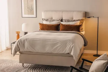 Oslo Lyx Sängpaket Boucle 140x200 Knappad gavel - Ljusbeige - Products - Möbler - Säng - Kontinentalsäng