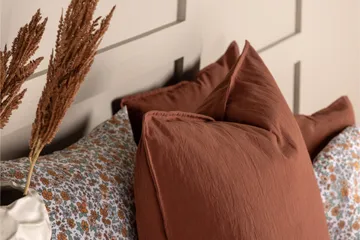 Ronja Kuddfodral - Roströd - Products - Textil & mattor - Kudde & kuddfodral - Kuddfodral