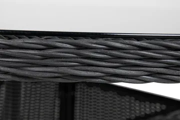 Marcus Stort Runt Matbord Utomhus 140 cm – Utebord i konstrotting med glasskiva för Uteplats och Trädgård - Svart - Products - Utemöbler & utemiljö - Utebord & trädgårdsbord - Matbord utomhus