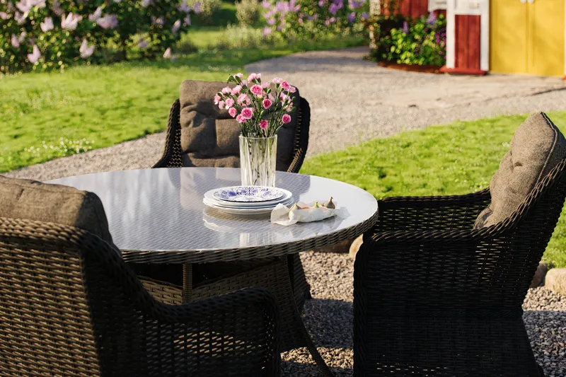 Marcus Matgrupp 140 Rund + 4 Fåtöljer m Dyna - Svart - Products - Utemöbler & utemiljö - Utegrupp - Matgrupp utomhus