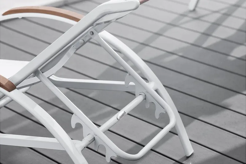 Nydala Solsäng Vit/Teak - Hillerstorp - Products - Utemöbler & utemiljö - Utestol & trädgårdsstol - Solsäng & solvagn