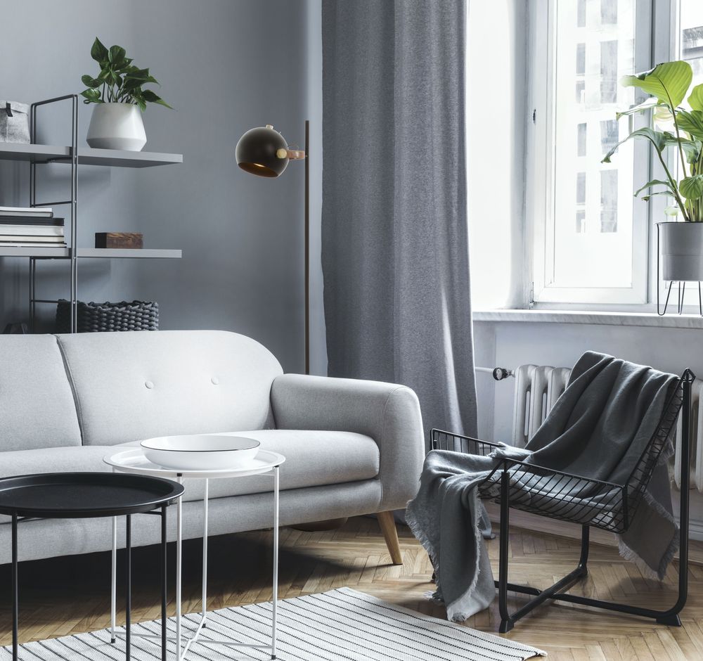 Runkolattiavalaisin - Musta/matta messinki Runkolattiavalaisin - Musta/matta messinki