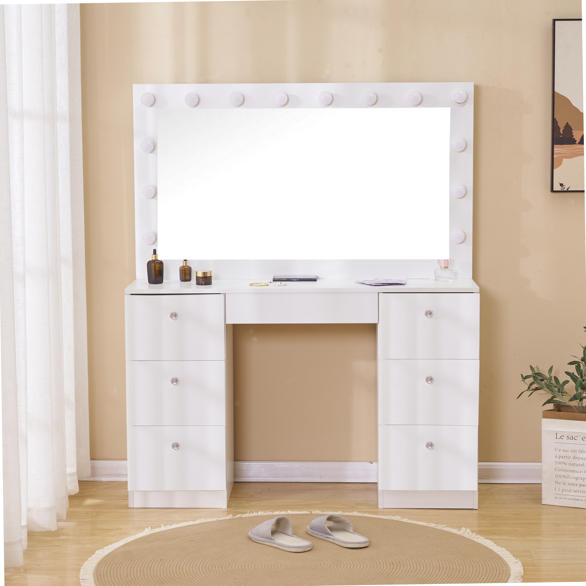 Meikkip�yt� valaistuksella ja kristallikahvoilla