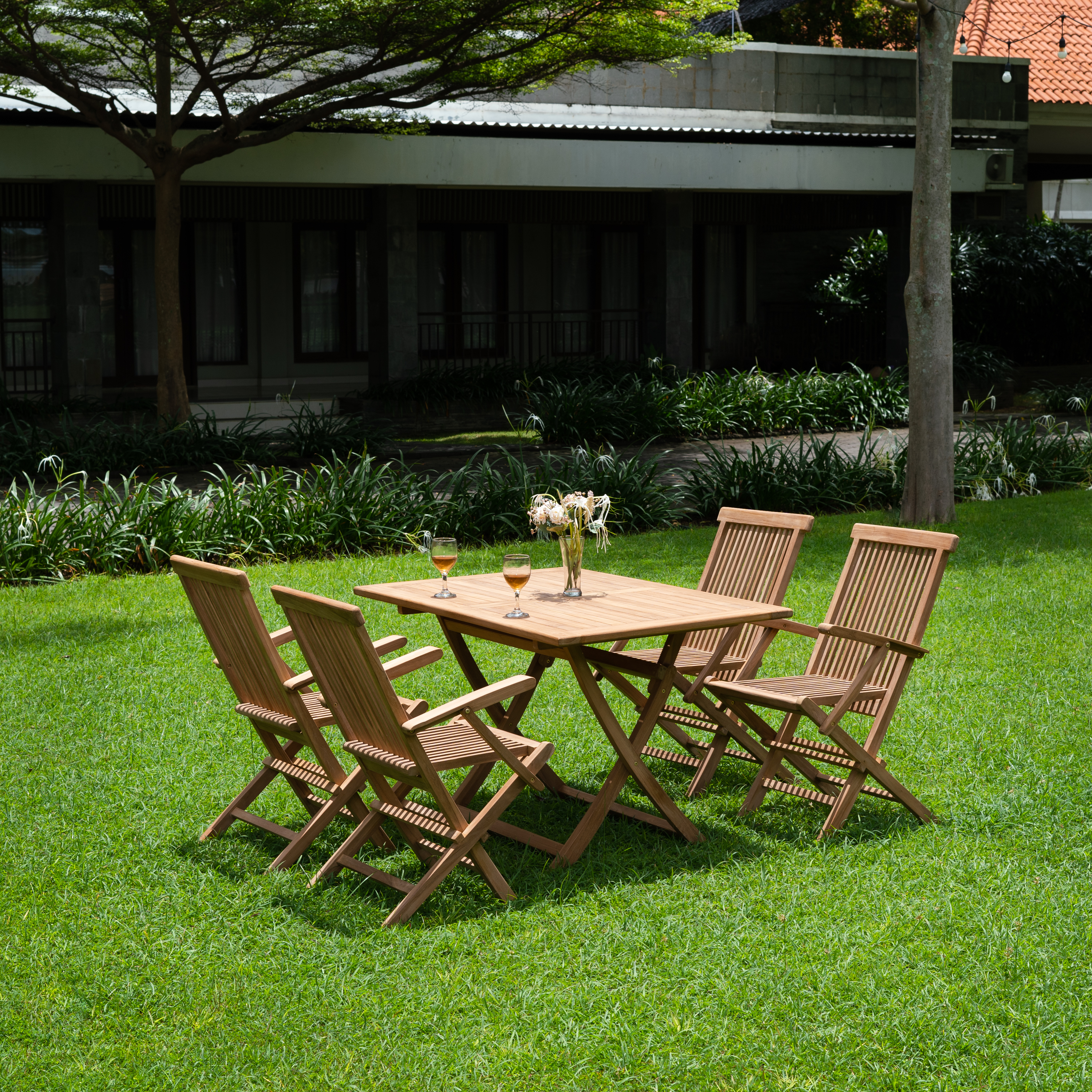 Salt� ulkoruokailuryhm� ruokap�yt� 120x70 cm ja 4 Salt� runkotuolia - Teak