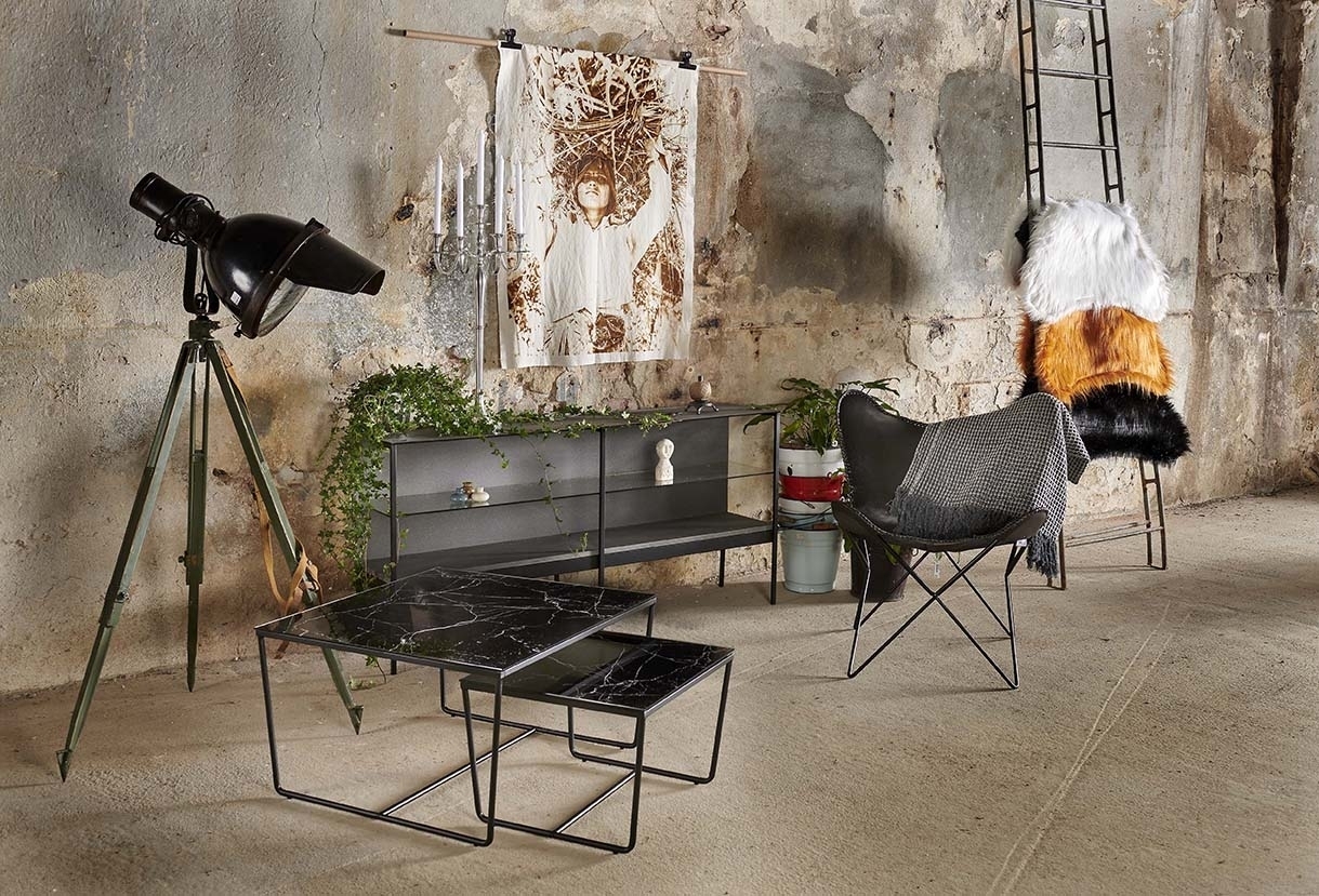 Fiona-sivup�yt� l. 160 cm - Musta / Lasi + Huonekalujen jalat