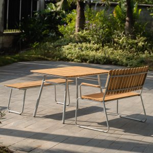 Möllan-ulkoryhmä tiikissä: sohva + penkki ja ruokapöytä 120x80 cm Möllan-ulkoryhmä tiikissä: sohva + penkki ja ruokapöytä 120x80 cm