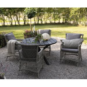 Provence ulkoiluryhmä: Scottsdale pyöreä musta ruokapöytä Ø 112 cm sisältäen 4 Provence nojatuolia harmaata keinorottinki Provence ulkoiluryhmä: Scottsdale pyöreä musta ruokapöytä Ø 112 cm sisältäen 4 Provence nojatuolia harmaata keinorottinki