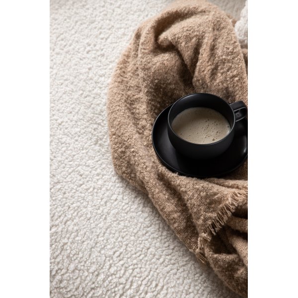 Kelso 2-istuttava sohva - Valkoinen nalle Kelso 2-istuttava sohva - Valkoinen nalle