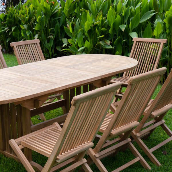 Tiikkiryhm; ruokapyt kahdeksalla tuolilla - Salt