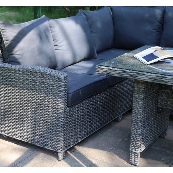 Ylellinen Göteborg-terassikalusteiden ryhmä, pöytä mukana - keinorottinki + Huonekalujen jalat Ylellinen Göteborg-terassikalusteiden ryhmä, pöytä mukana - keinorottinki + Huonekalujen jalat