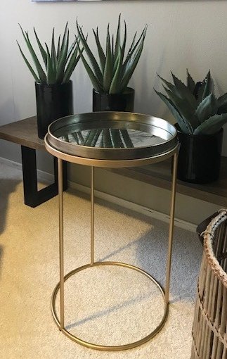 Charmion teline tarjottimille - kultaa Charmion teline tarjottimille - kultaa