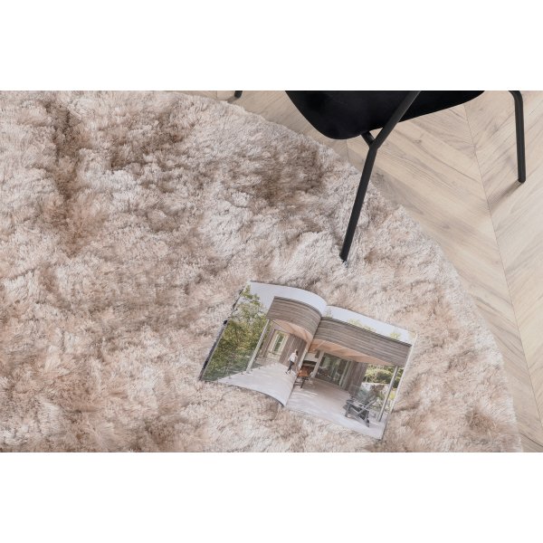 Elena-plyysimatto - Samppanjanvärinen polyesteri Elena-plyysimatto - Samppanjanvärinen polyesteri