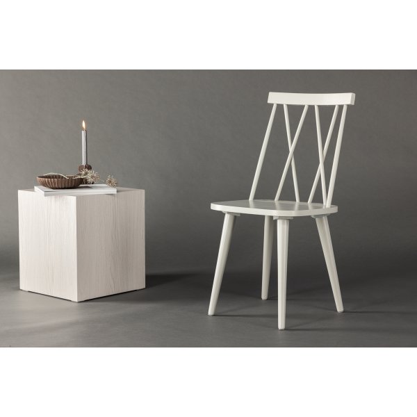 Mariette koriruokapöydän tuoli harmahtava Mariette koriruokapöydän tuoli harmahtava