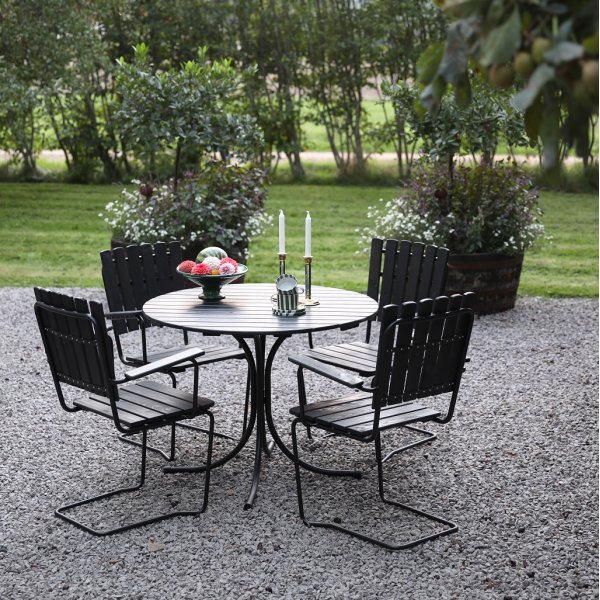 Ruokailuryhmä Vaxholm jousiteräksestä (valmistettu Euroopassa) mustaa puuta, musta runko + Huonekalujen tekstiilien hoito Ruokailuryhmä Vaxholm jousiteräksestä (valmistettu Euroopassa) mustaa puuta, musta runko + Huonekalujen tekstiilien hoito