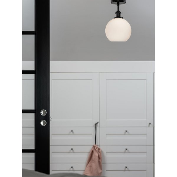 Omega kattovalaisin - Opaalilasi/musta - 20 cm Omega kattovalaisin - Opaalilasi/musta - 20 cm