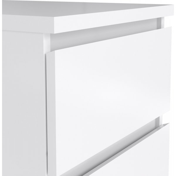 Kapea lipasto, jossa 3 laatikkoa, korkeus 70 cm ja leveys 40,5 cm