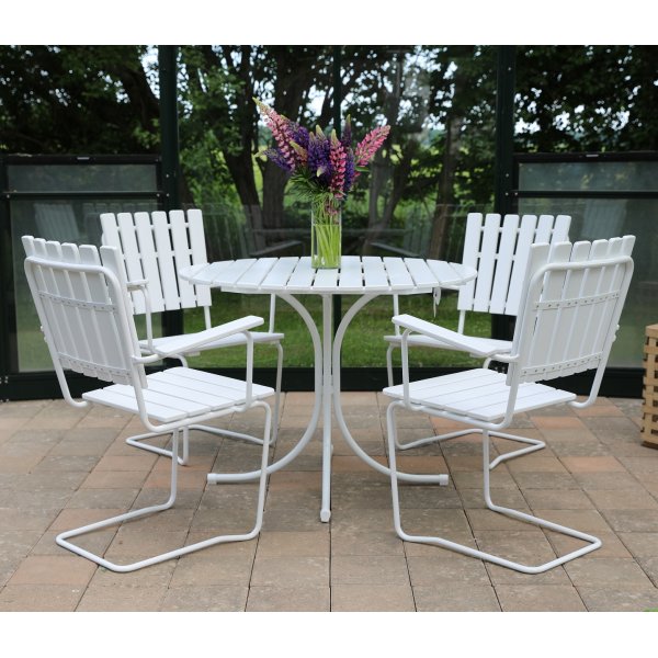 Ruokailuryhmä jousiteräksestä ja valkoisesta männystä (Euroopassa valmistettu) - Vaxholm Ruokailuryhmä jousiteräksestä ja valkoisesta männystä (Euroopassa valmistettu) - Vaxholm