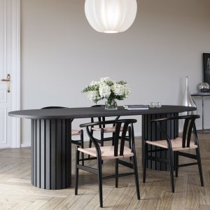 Ruokailuryhmä PiPi soikea ruokapöytä 240 cm sis. 4 terveellistä ruokapöydän tuolia - Musta tahra Ruokailuryhmä PiPi soikea ruokapöytä 240 cm sis. 4 terveellistä ruokapöydän tuolia - Musta tahra