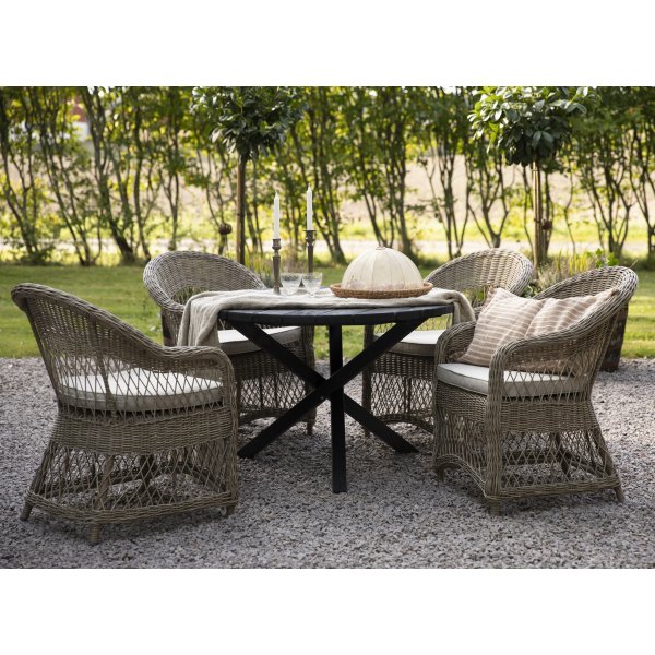 Ulkotuoli luonnonvärisestä synteettisestä rottingista Ulkotuoli luonnonvärisestä synteettisestä rottingista