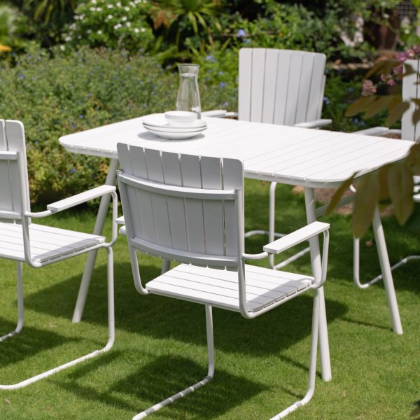 Ulkoryhmä; pöytä 120x80 cm ja 4 tuolia - Holmö Ulkoryhmä; pöytä 120x80 cm ja 4 tuolia - Holmö