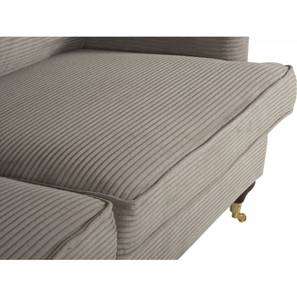 Howard Watford Deluxe 3 istuttava sohva - vaaleanruskea vakosametti Howard Watford Deluxe 3 istuttava sohva - vaaleanruskea vakosametti