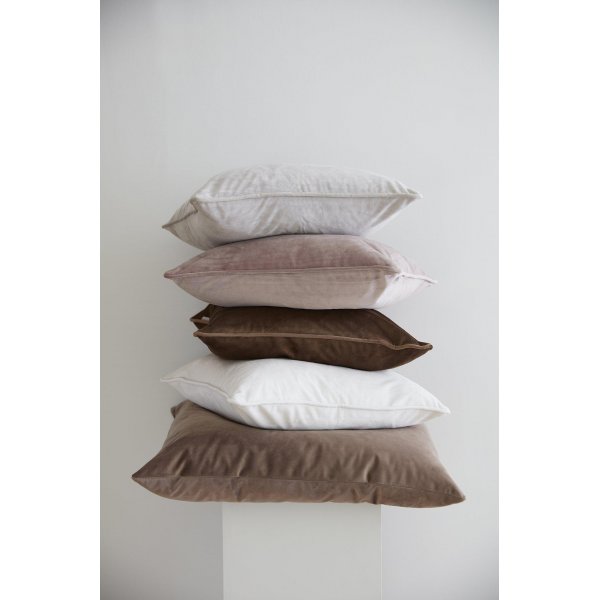 Elise tyynynpäällinen - Puuterivaaleanpunaista samettia Elise tyynynpäällinen - Puuterivaaleanpunaista samettia