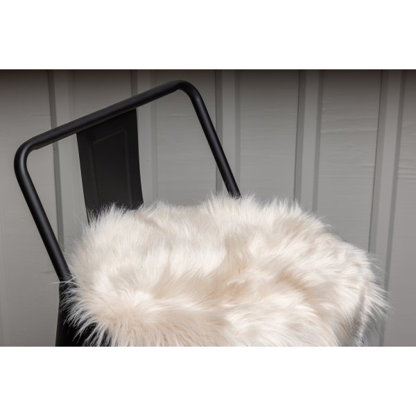 Katy tuolin tyyny 34 x 34 cm - Beige tekoturkista Katy tuolin tyyny 34 x 34 cm - Beige tekoturkista