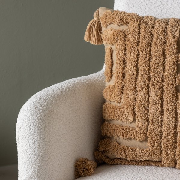 Como nojatuoli valkoisessa bouclessa Como nojatuoli valkoisessa bouclessa