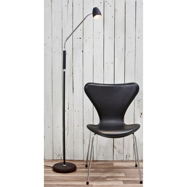 Sandnes lattiavalaisin - Musta/kromi Sandnes lattiavalaisin - Musta/kromi