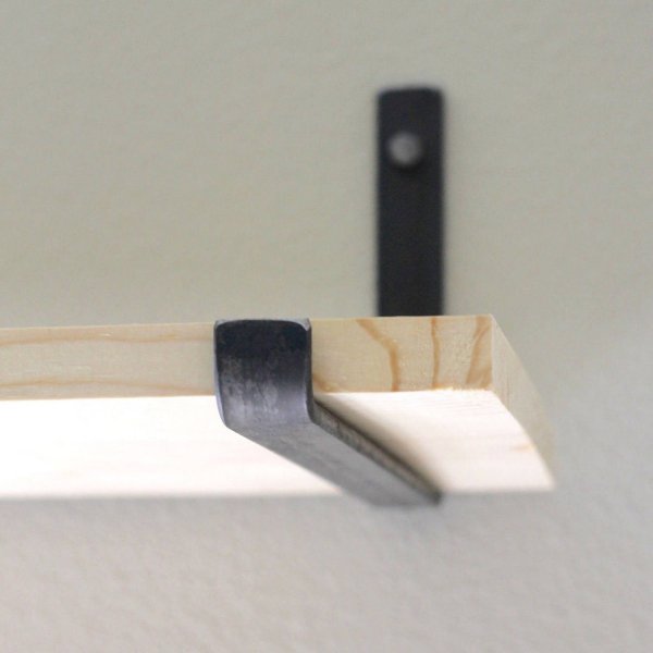 Lamba seinähylly 8 - Musta/tammi Lamba seinähylly 8 - Musta/tammi