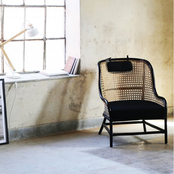 Anton musta nojatuoli rottinkia + Huonekalujen tahranpoistoaine