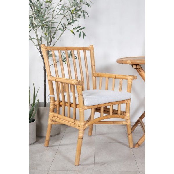 Cane ulkoruokailuryhmä 2 Cane-tuolilla - Natural/Sand beige Cane ulkoruokailuryhmä 2 Cane-tuolilla - Natural/Sand beige