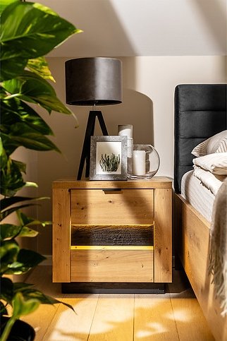 Ostia yöpöytä - tammi Ostia yöpöytä - tammi