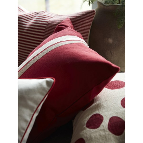 Majken tyynynpäällinen 50 x 50 cm - punainen Majken tyynynpäällinen 50 x 50 cm - punainen