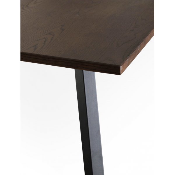 Freddy pitknomainen ruokapyt ruskeaa ljytty tammea, mustat metallijalat - 170x90 cm