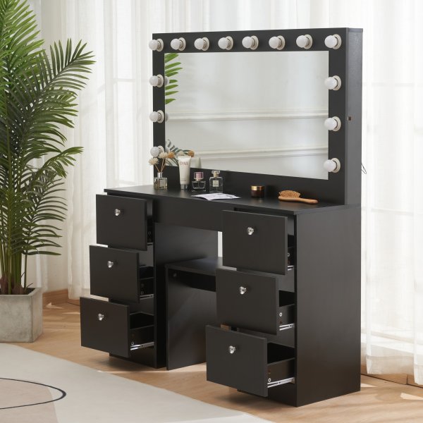 Caija musta peilipöytä valaistuksella ja kristallikahvoilla Caija musta peilipöytä valaistuksella ja kristallikahvoilla