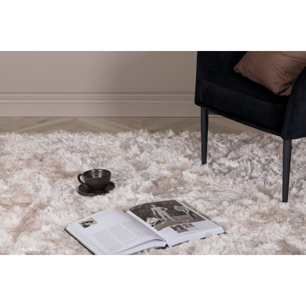 Elena-plyysimatto - Samppanjanvärinen polyesteri Elena-plyysimatto - Samppanjanvärinen polyesteri