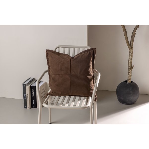 Lykke tyynynpäällinen 50 x 50 cm - Tummanruskea Lykke tyynynpäällinen 50 x 50 cm - Tummanruskea