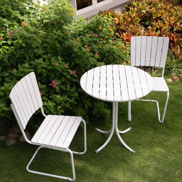 Holm-parvekeryhm: 2 tuolia ja pyre pyt