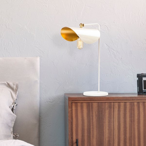 Sivani pöytävalaisin 4 - Valkoinen/kulta Sivani pöytävalaisin 4 - Valkoinen/kulta