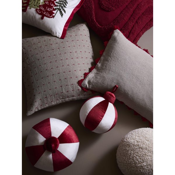 Pallokoristetyyny 22 cm - punainen Pallokoristetyyny 22 cm - punainen