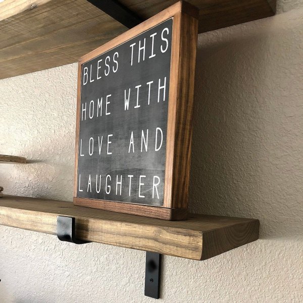 Lamba seinähylly 6 - Musta/pähkinä Lamba seinähylly 6 - Musta/pähkinä