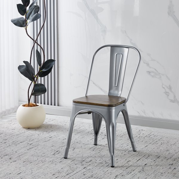 Iris-metalliruokatuoli puisella istuimella Iris-metalliruokatuoli puisella istuimella