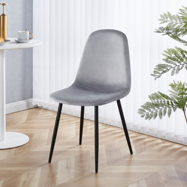 Ruokailuryhm� Crossby-p�yt� �120cm p�hkin�puuta ja 4 Carisma-ruokailutuolia vaaleanharmaasta samettista