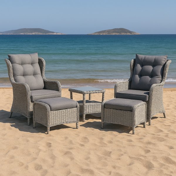 Ulkokalusteryhmä Duvan 2 nojatuolia raheilla ja pöytä) - Harmaa keinorottinki + Huonekalujen tahranpoistoaine Ulkokalusteryhmä Duvan 2 nojatuolia raheilla ja pöytä) - Harmaa keinorottinki + Huonekalujen tahranpoistoaine